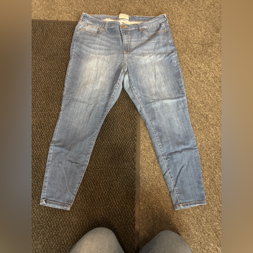 Blue Skinny Jeans with Classic Denim Detailing 20W